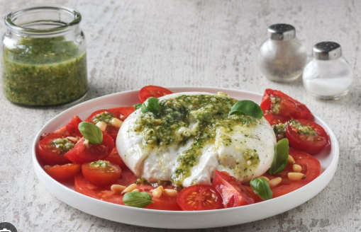 Ensalada de burrata y pesto